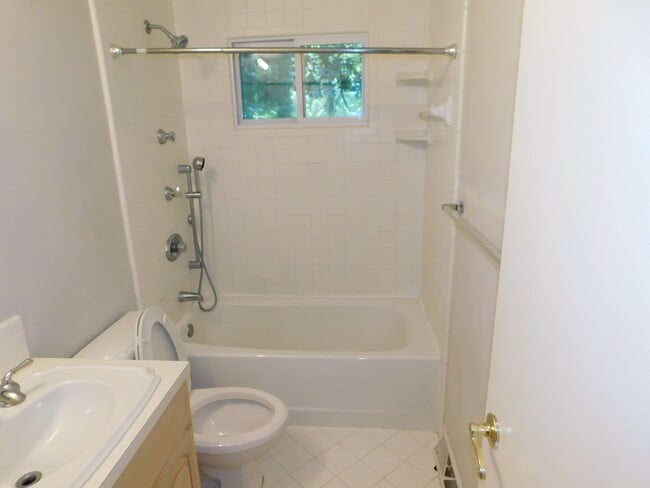 Building Photo - 6300 Candlewood Dr