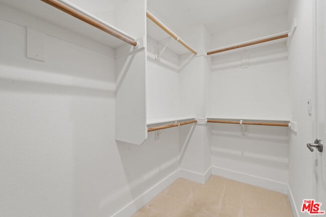 Building Photo - 5625 Crescent Park W