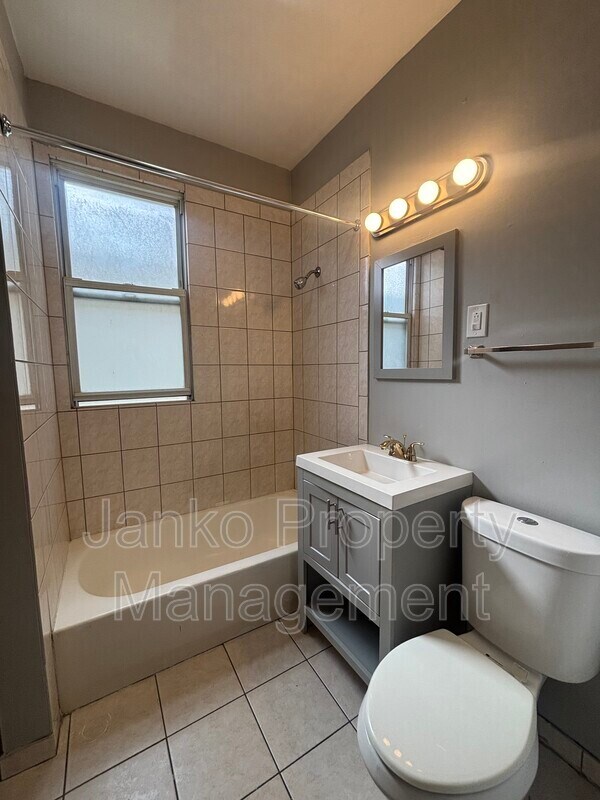 Building Photo - 7632 S Drexel Ave