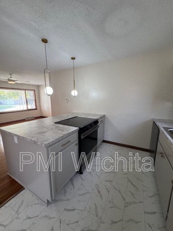 Building Photo - 3315 S Hiram St