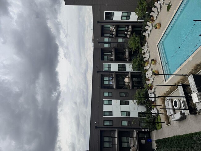 Building Photo - 6633 Dale Dr