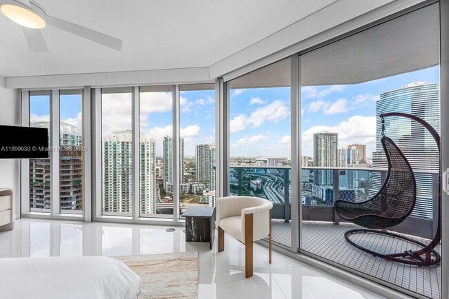 Building Photo - 200 Biscayne Blvd Way