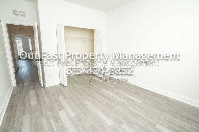 Building Photo - 4859 W Prescott St