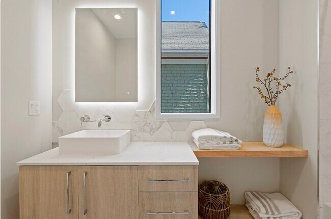 Building Photo - 46 Vernon St