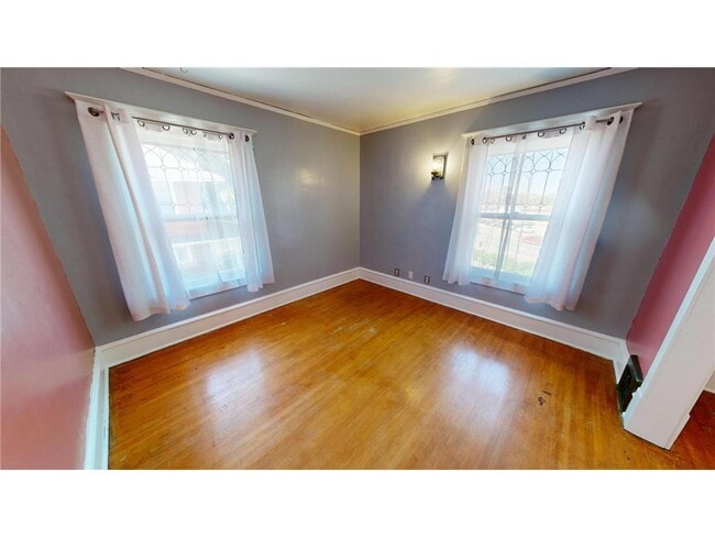 Building Photo - 216 Litchfield Ave SE