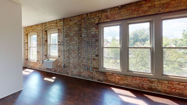 Building Photo - 108 S Hosmer St