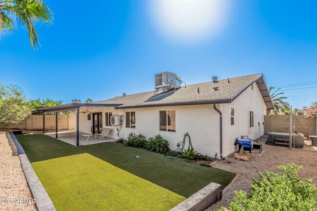 Building Photo - 4950 W Grovers Ave