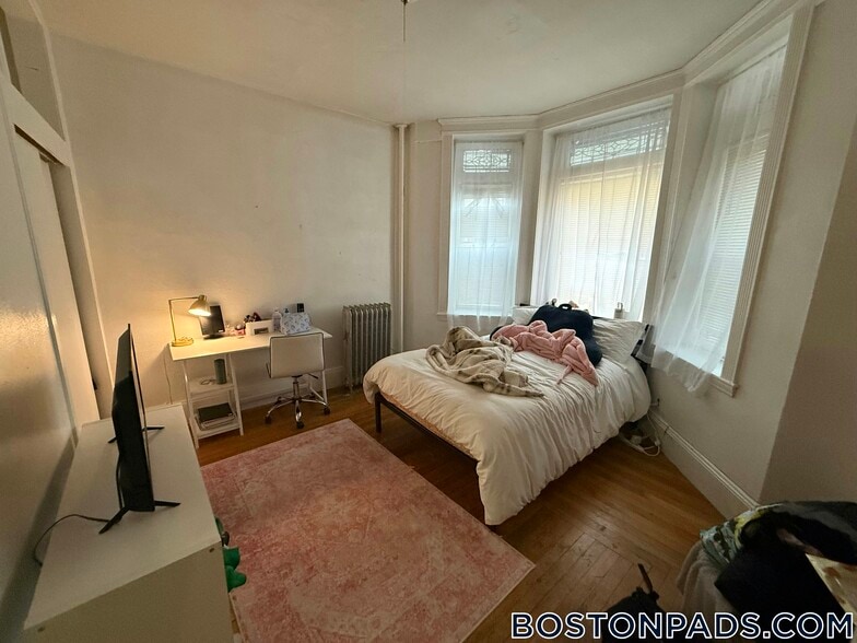 Building Photo - 463 Park Dr