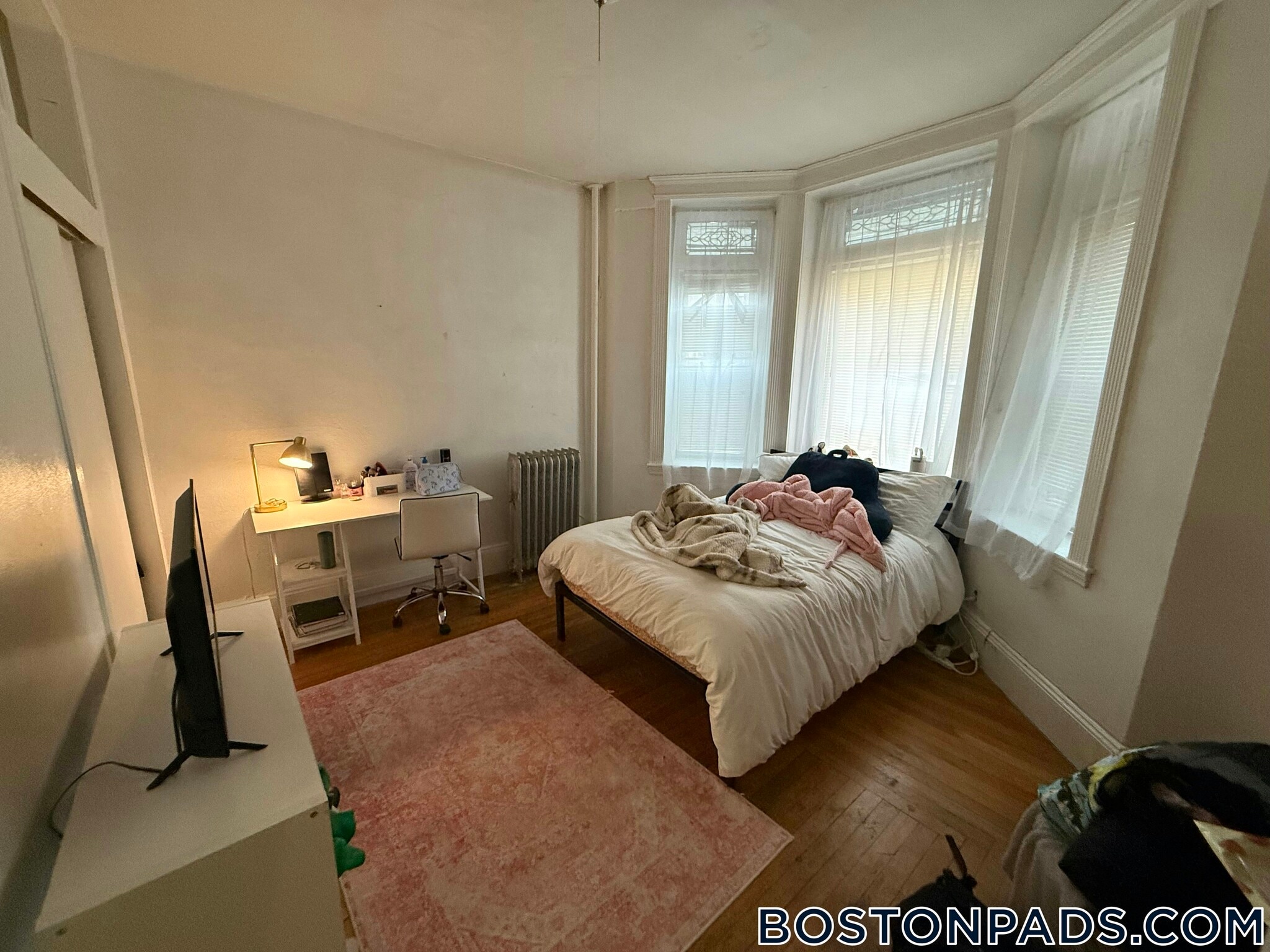 Building Photo - 463 Park Dr