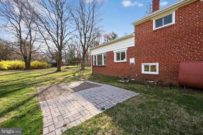 Building Photo - 1567 Sugartown Rd
