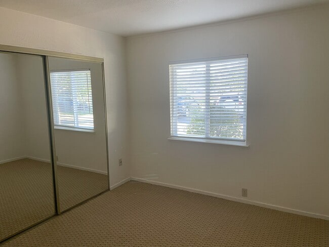 Building Photo - 577 Benjamins Rd