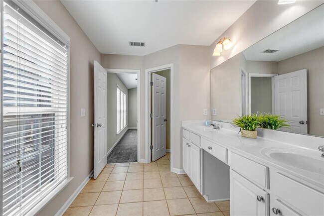 Building Photo - 268 Balaban Cir