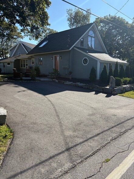 Building Photo - 11 Post Rd