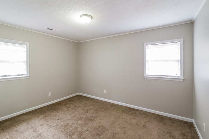 Building Photo - 2621 Myrtis Ln