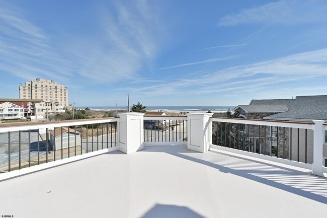 Building Photo - 400 17th St S