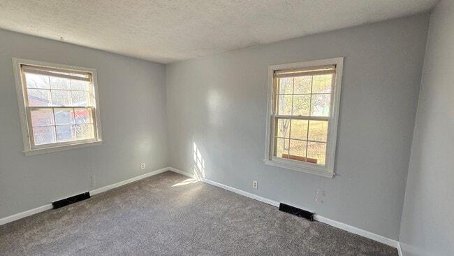 Building Photo - Charming 3-Bedroom Home With Modern Upgrad...