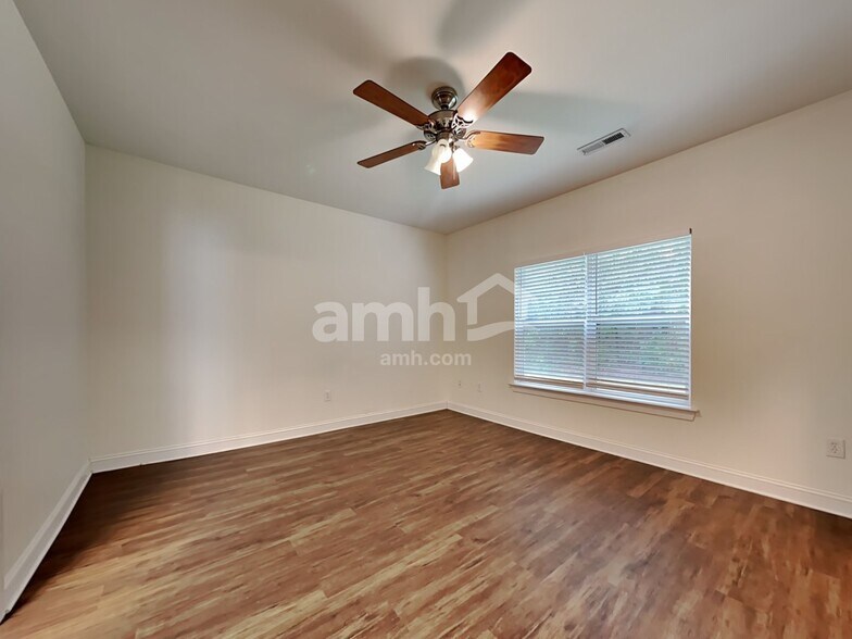 Building Photo - 423 Sablewood Dr