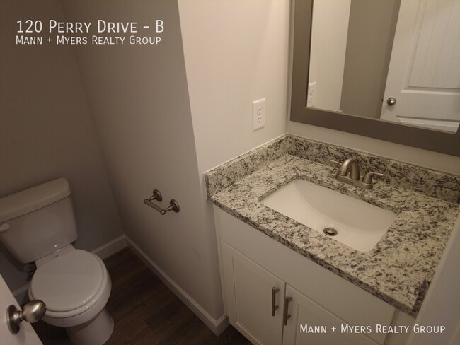 Building Photo - 120 Perry Dr