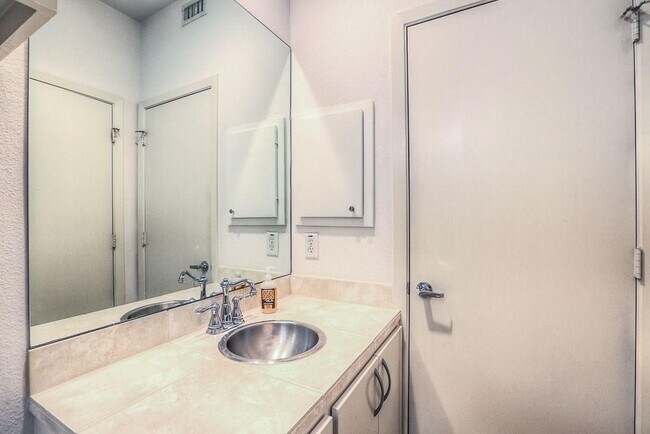 Building Photo - 4312 Floyd St