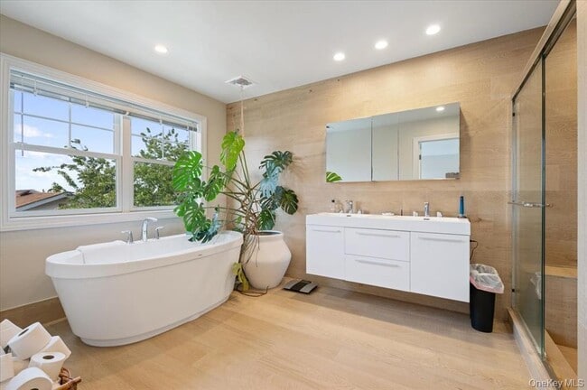 Building Photo - 545 E Fulton St