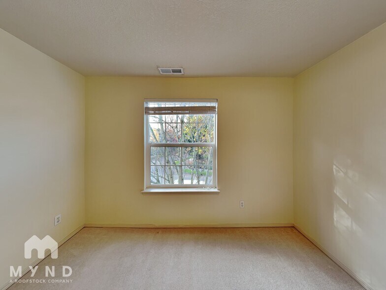 Building Photo - 1723 NE Ashberry Dr