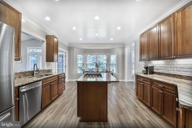 Building Photo - 6300 Berkshire Dr