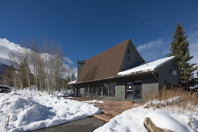Building Photo - Available now!  Year lease!   Three Bedroo...