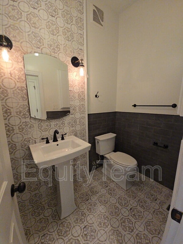 Building Photo - 322 Mulberry St