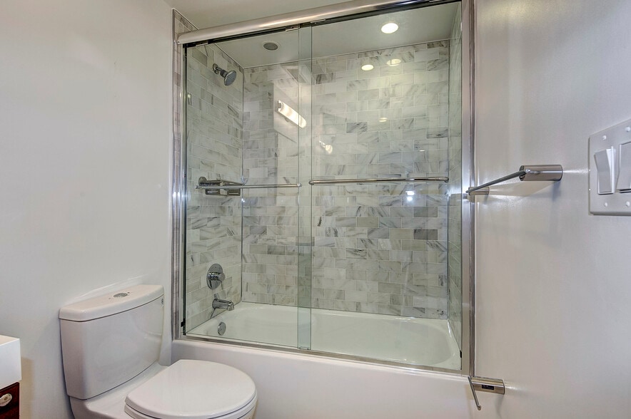 bathroom - 1910 Kalorama Rd NW