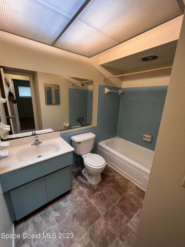 Building Photo - 40 Carib Dr