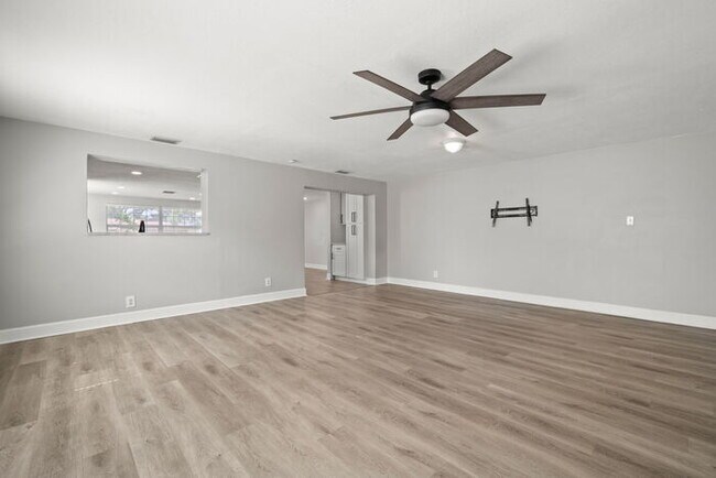 Building Photo - UPGRADED Home For Rent in Orangewood Highl...