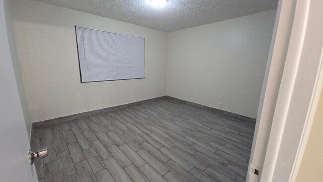 Building Photo - 2810 Riverside Dr