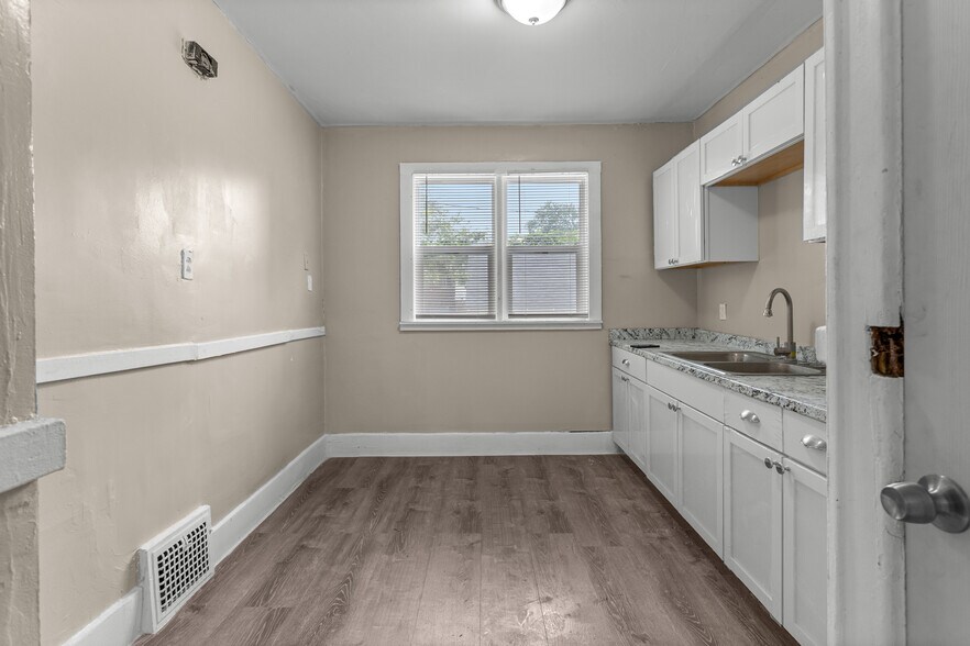 Building Photo - 4820 Haverhill St