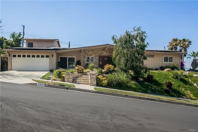 Building Photo - Charming 3-Bedroom Woodland Hills Home wit...