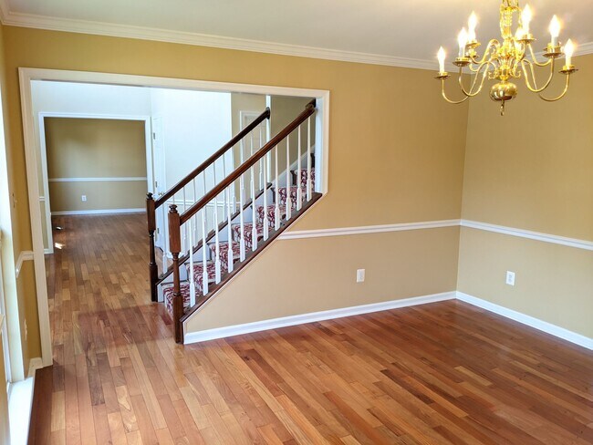 Building Photo - 403 McClellan Dr