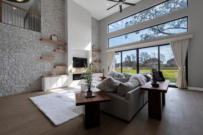 Building Photo - 26511 Meadow Ln