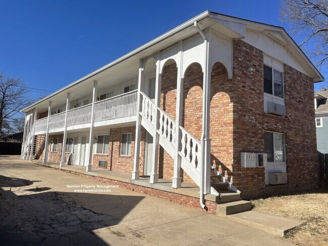 Primary Photo - 925 S Main St