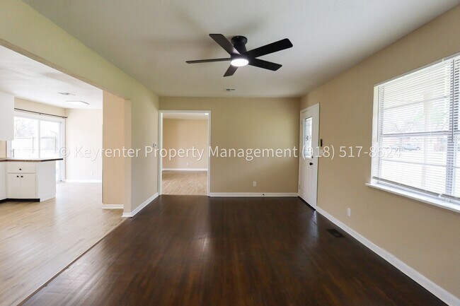 Building Photo - 3 Bed | 2.5 Bath in Oologah!