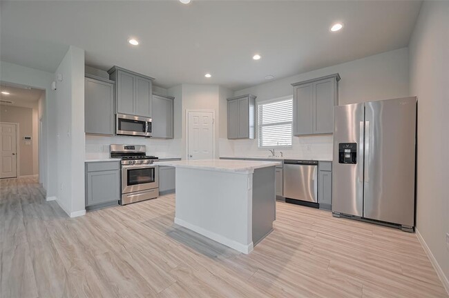 Building Photo - 101 Eliana Shores Dr