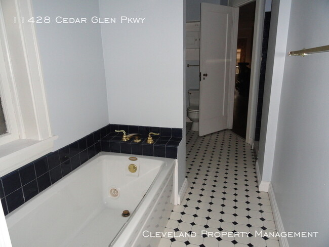 Building Photo - Upscale Cedar Glen Cleveland Condo