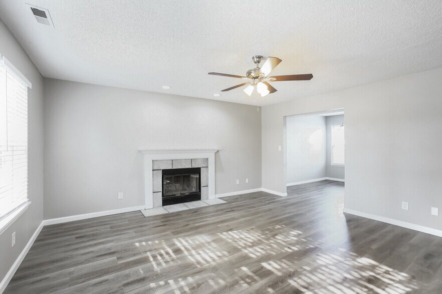 Building Photo - 4029 Willow Ct
