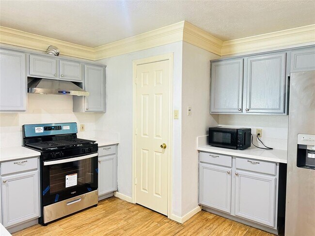 Building Photo - 8015 Halldale Dr