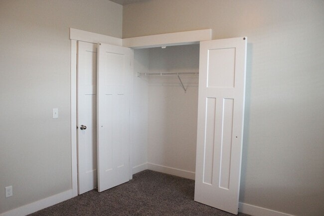 Building Photo - Reduced price