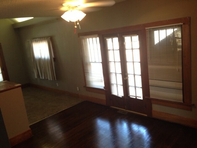 Building Photo - 2 Bedroom Duplex in Riverside!