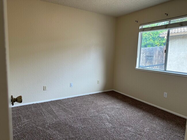 Building Photo - 3613 Almeria Dr