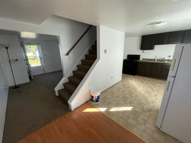 Building Photo - 305 Cherry St