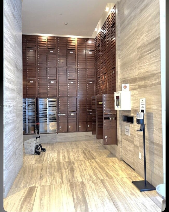 Building Photo - 2000 Metropica Wy