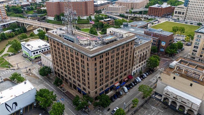 Building Photo - 915 Franklin St