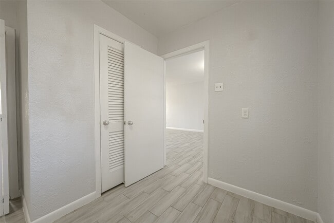 Building Photo - 3426 Bradford St