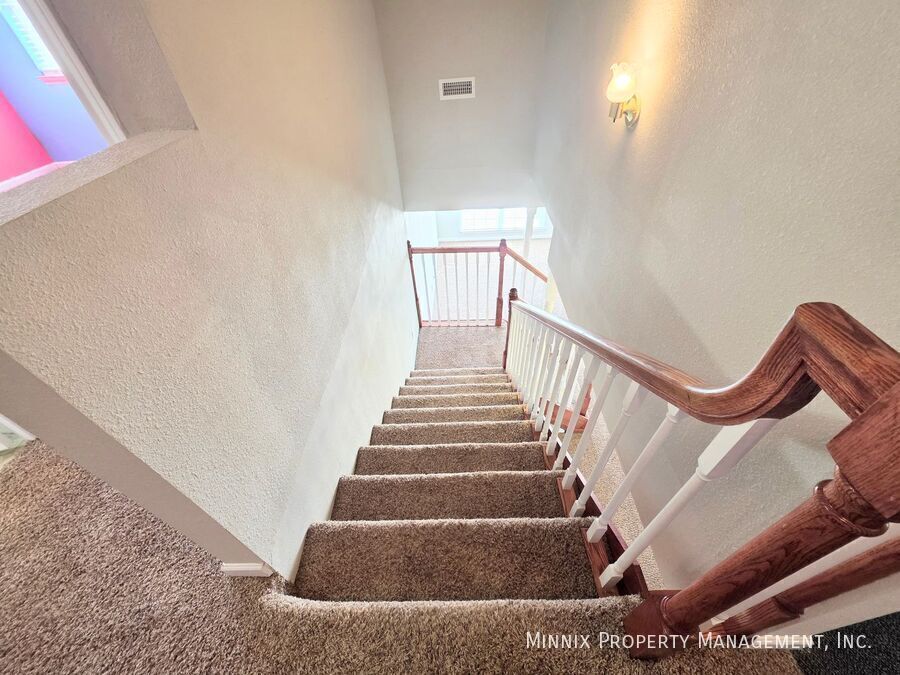 Building Photo - 1325 E Cowden Ave